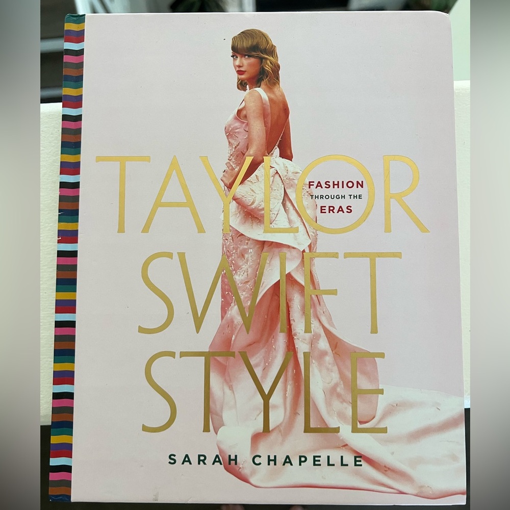 Taylor Swift Style - Book - Great Swiftie Gift!